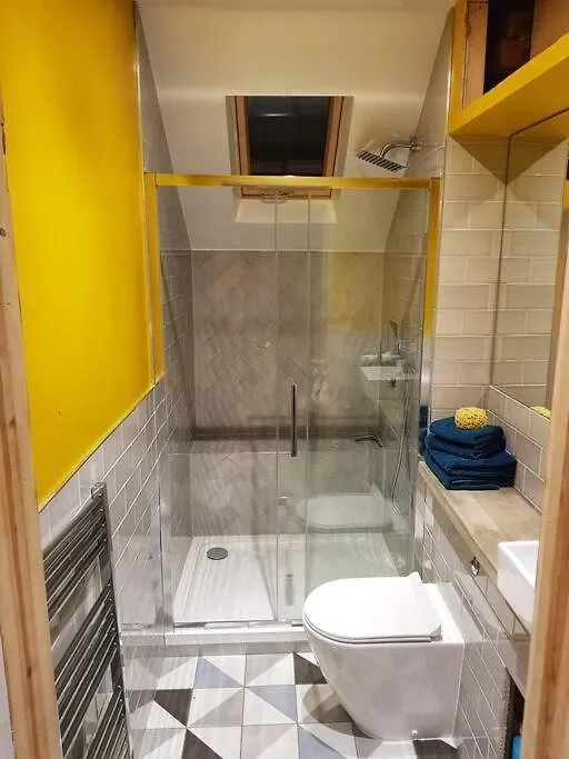 Self-Contained Attic Flat, 15 Mins From The Centre Daire Leeds  0*, Leeds (West Yorkshire) Birleşik Krallık
